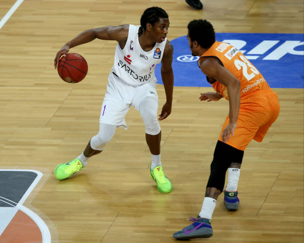 活边路与中 活边路与中